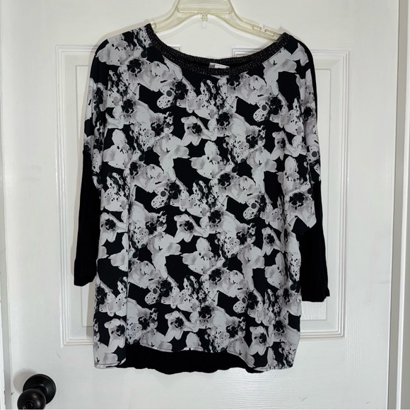 XL73 Black and White Relaxed Fit Blouse with Boxy Style - Picture 1 of 11